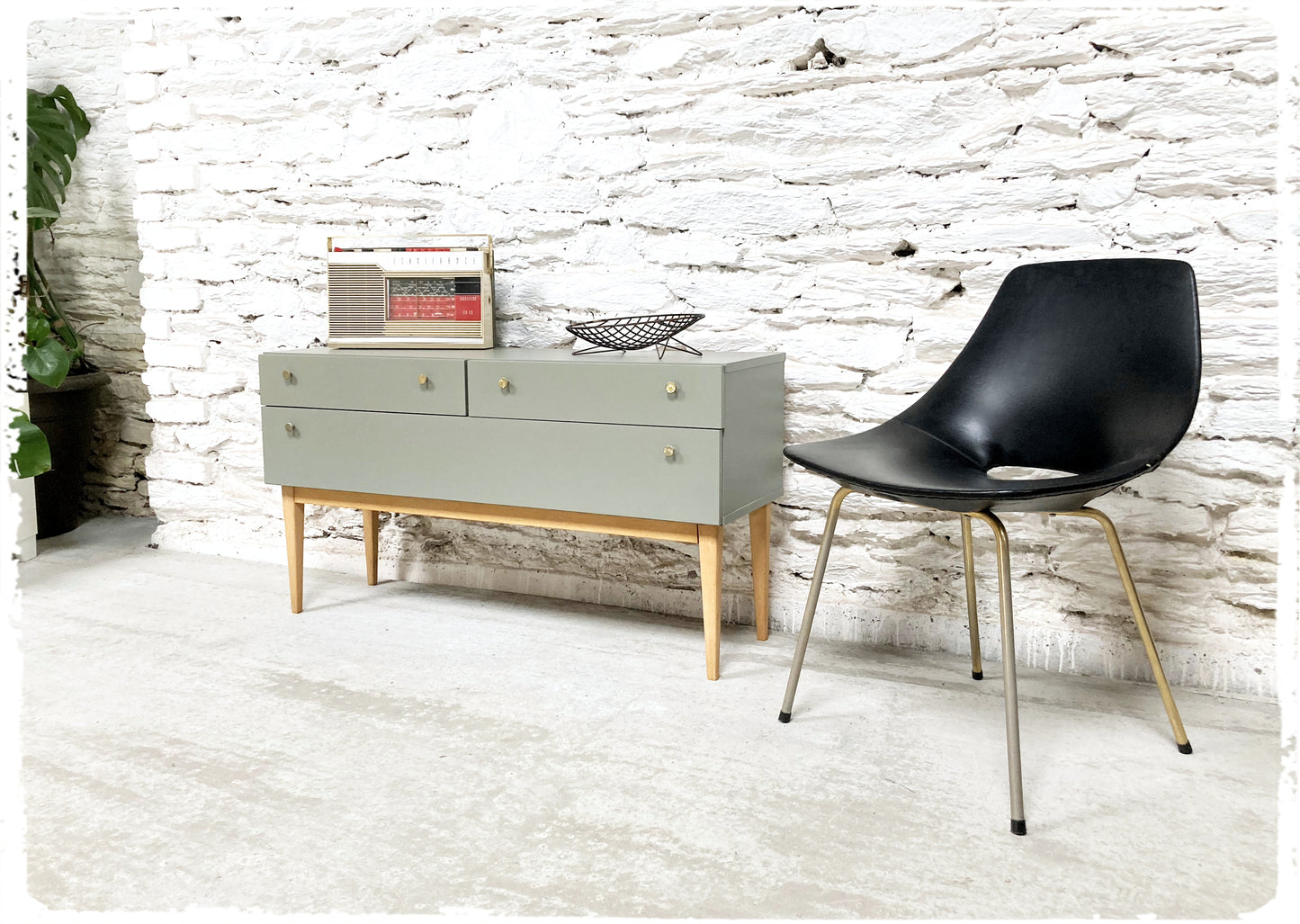 Petite Enfilade Basse Vintage Pieds Fuseaux