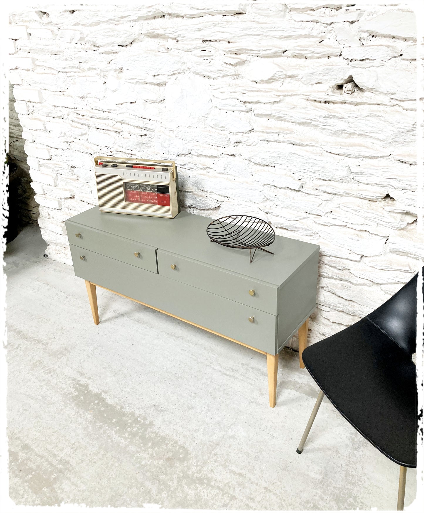 Petite Enfilade Basse Vintage Pieds Fuseaux