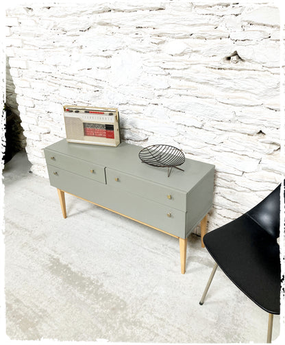 Petite Enfilade Basse Vintage Pieds Fuseaux