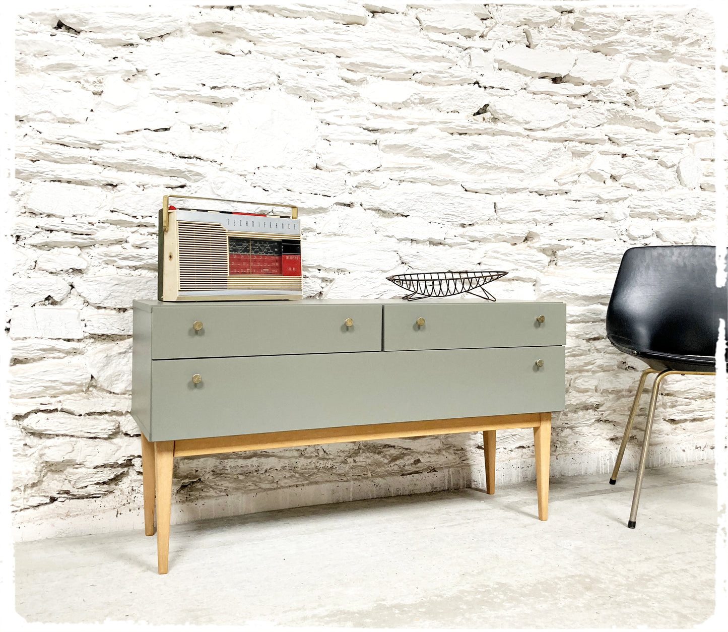 Petite Enfilade Basse Vintage Pieds Fuseaux