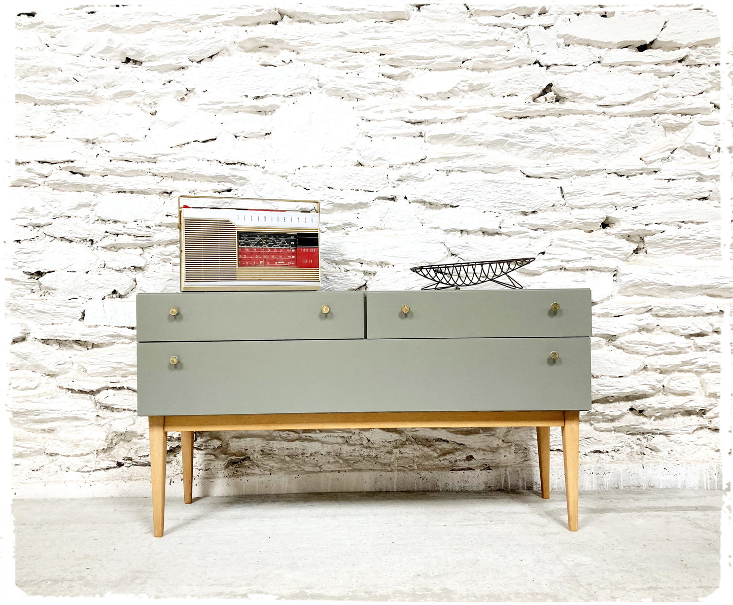 Petite Enfilade Basse Vintage Pieds Fuseaux