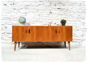 Enfilade Basse Vintage Style Scandinave en Teck Pieds Fuseaux