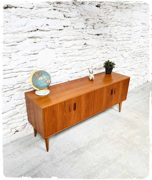 Enfilade Basse Vintage Style Scandinave en Teck Pieds Fuseaux