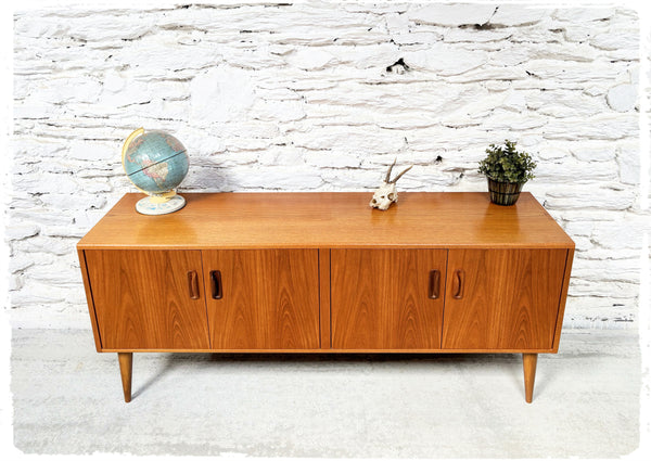 Enfilade Basse Vintage Style Scandinave en Teck Pieds Fuseaux