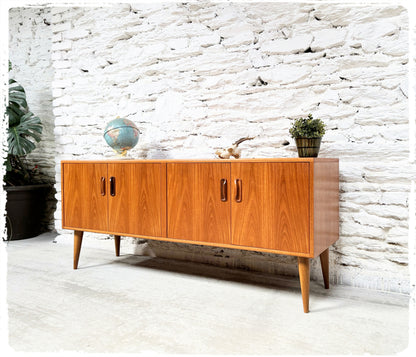 Enfilade Basse Vintage Style Scandinave en Teck Pieds Fuseaux