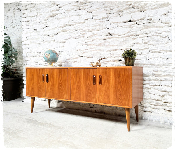 Enfilade Basse Vintage Style Scandinave en Teck Pieds Fuseaux