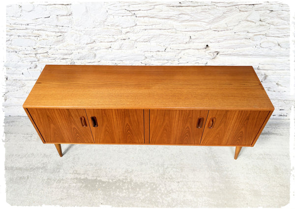Enfilade Basse Vintage Style Scandinave en Teck Pieds Fuseaux