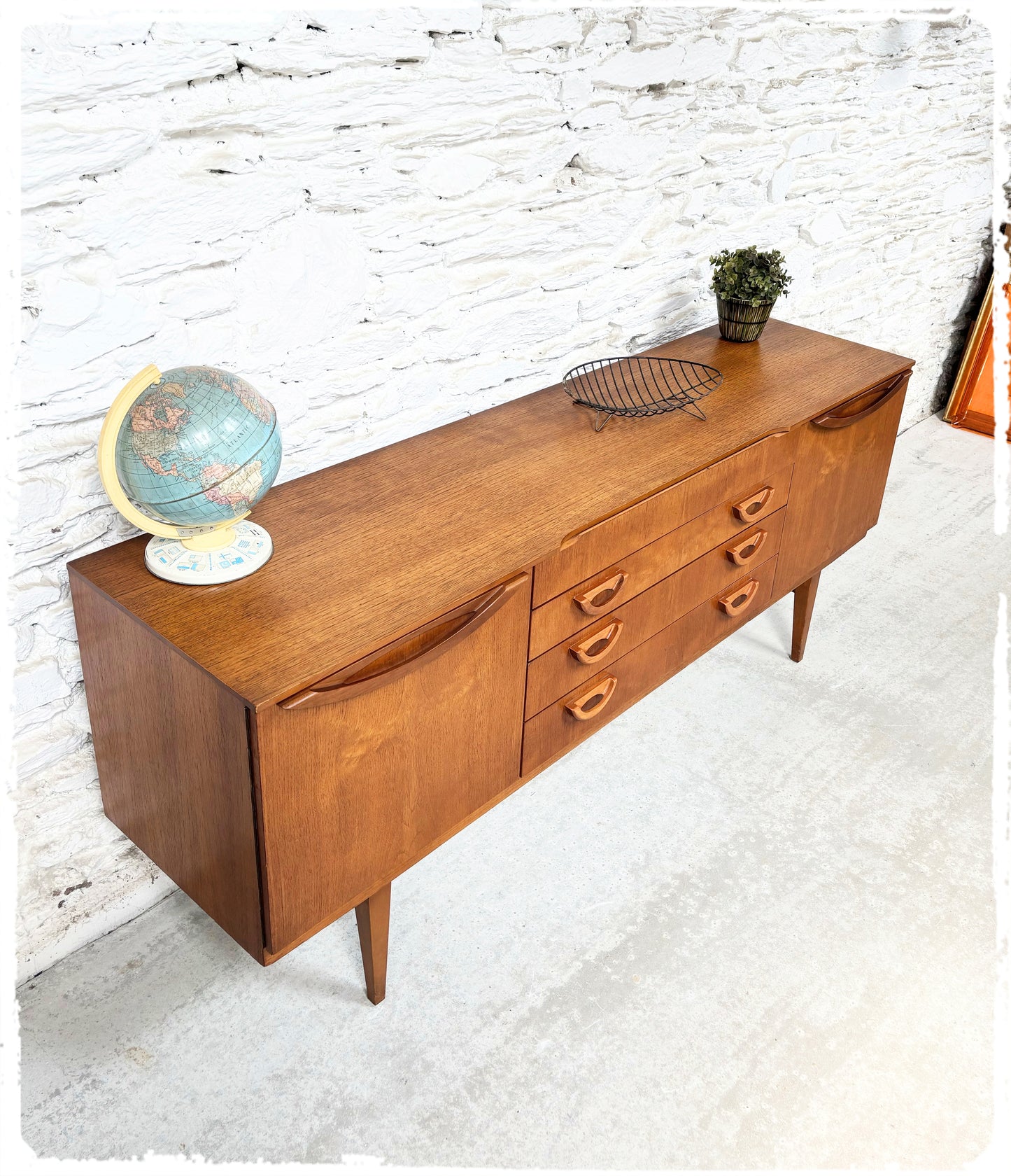 Enfilade Vintage Style Scandinave Beautility en Teck