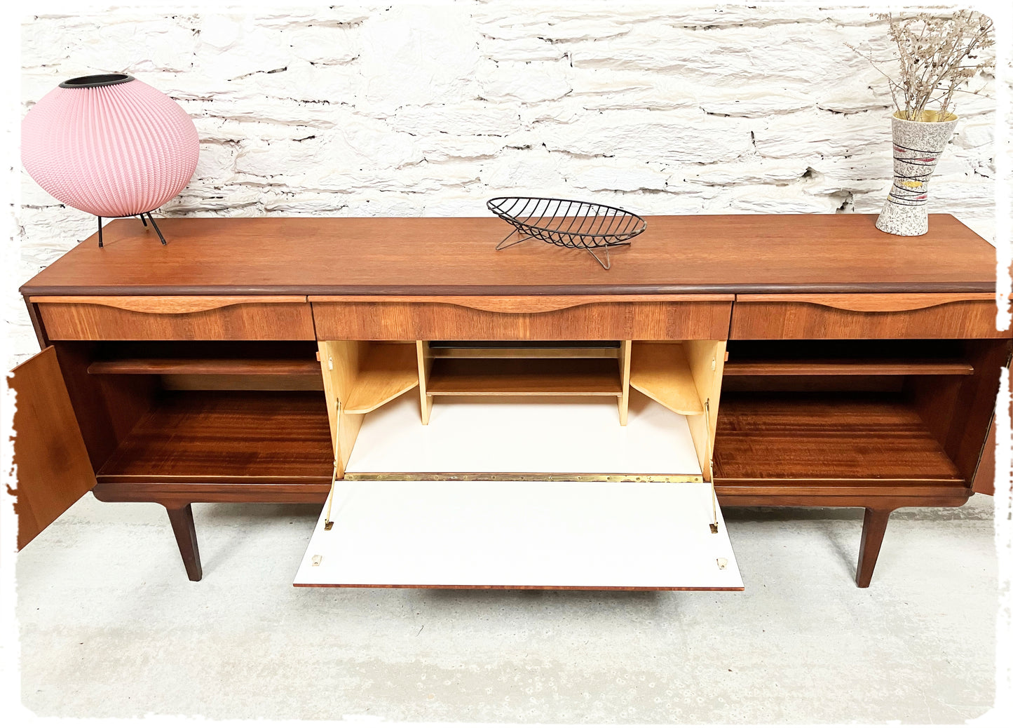 Enfilade Sideboard Vintage Midcentury en Teck