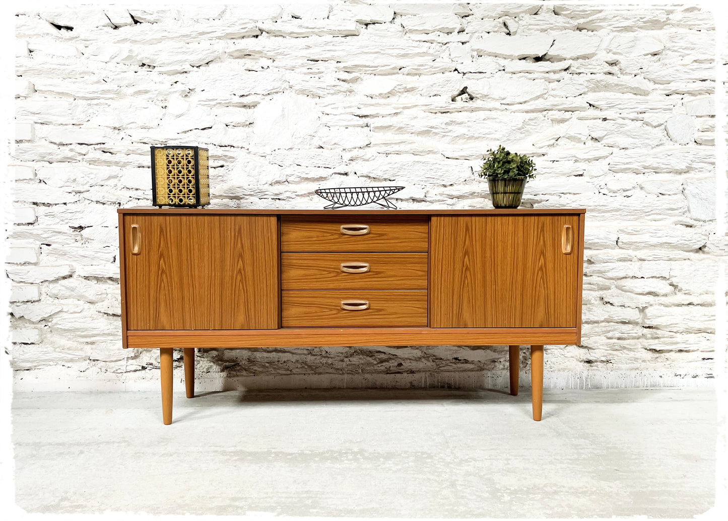 Enfilade Style Scandinave Vintage Pieds Fuseaux