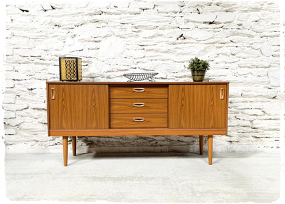 Enfilade Style Scandinave Vintage Pieds Fuseaux