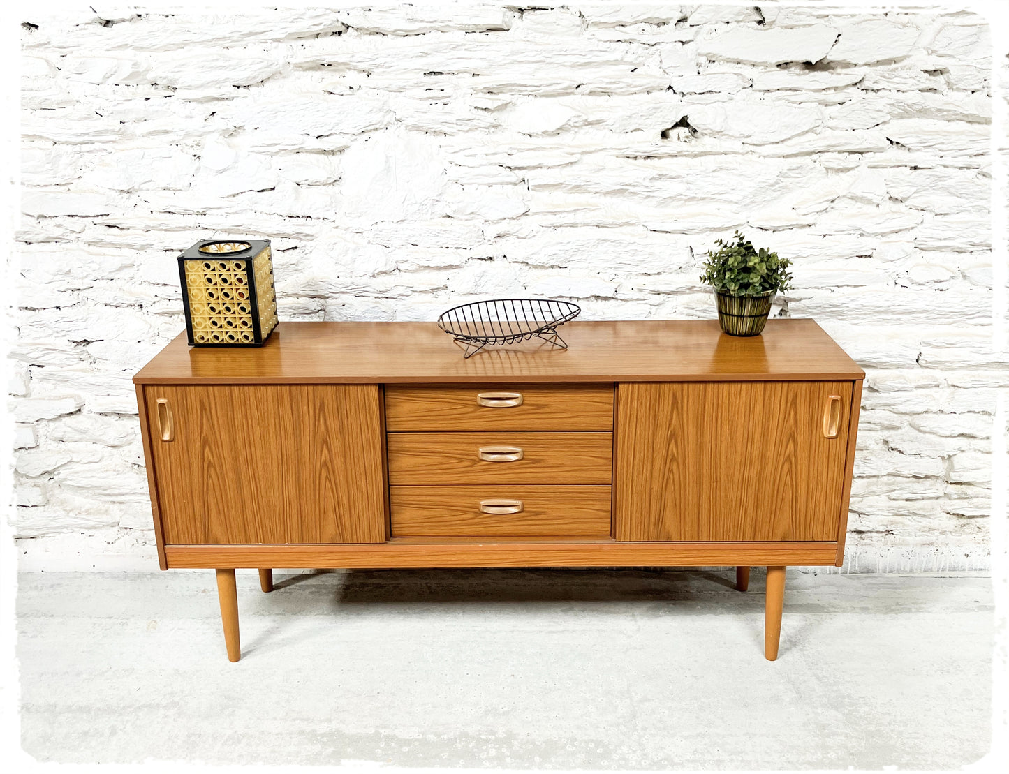 Enfilade Style Scandinave Vintage Pieds Fuseaux