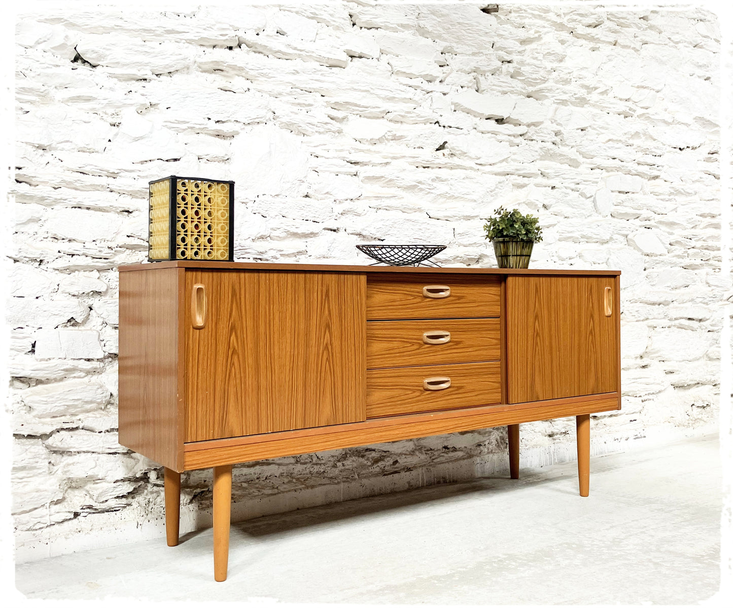 Enfilade Style Scandinave Vintage Pieds Fuseaux
