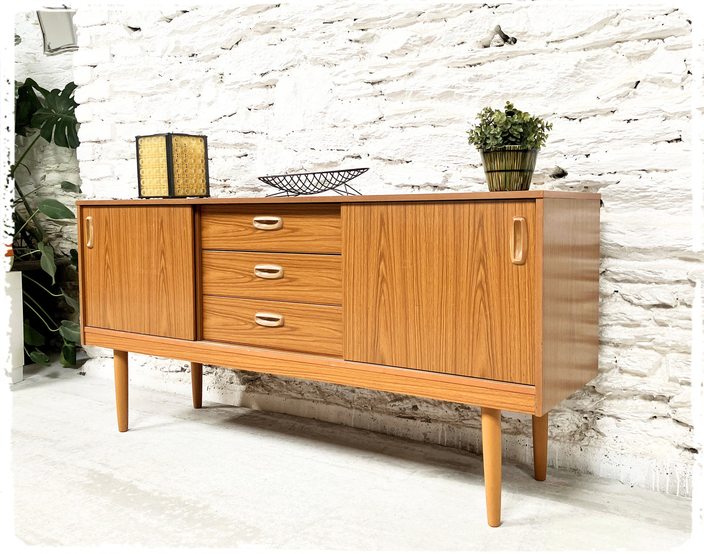 Enfilade Style Scandinave Vintage Pieds Fuseaux