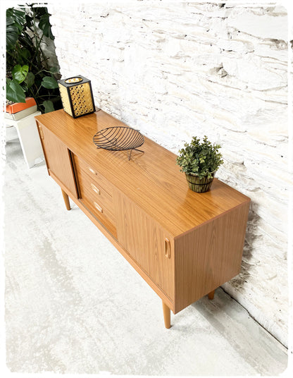 Enfilade Style Scandinave Vintage Pieds Fuseaux