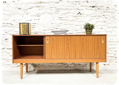 Enfilade Style Scandinave Vintage Pieds Fuseaux