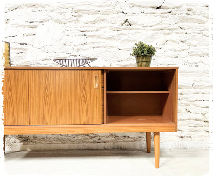 Enfilade Style Scandinave Vintage Pieds Fuseaux