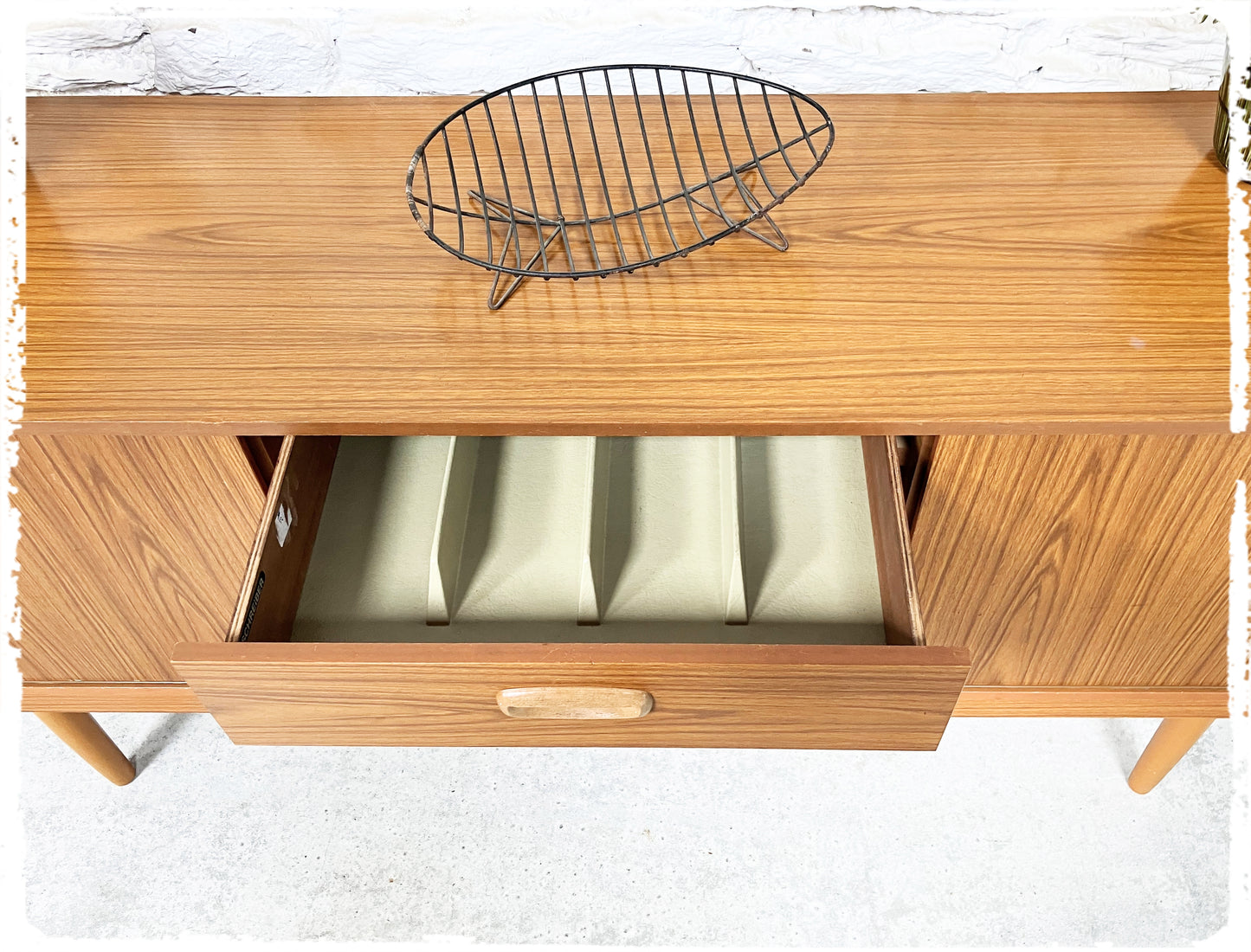 Enfilade Style Scandinave Vintage Pieds Fuseaux
