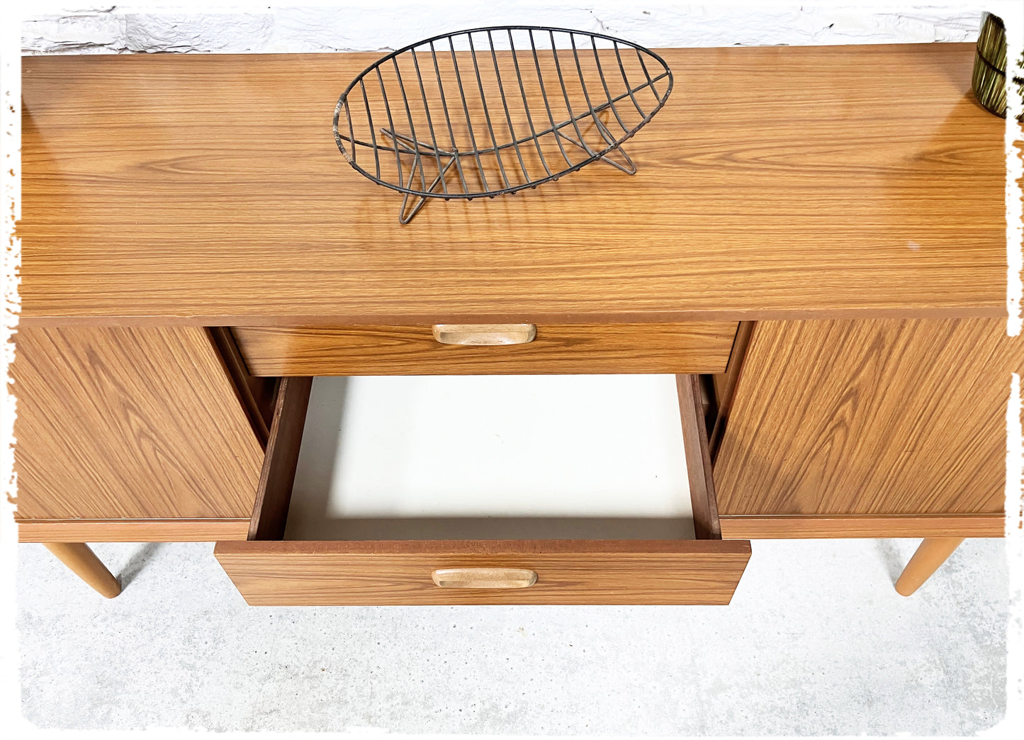 Enfilade Style Scandinave Vintage Pieds Fuseaux