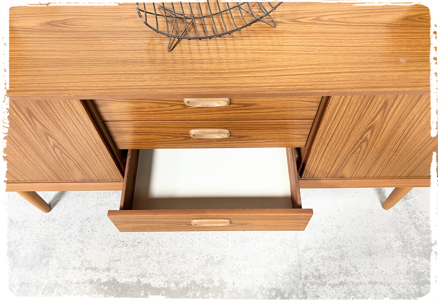 Enfilade Style Scandinave Vintage Pieds Fuseaux