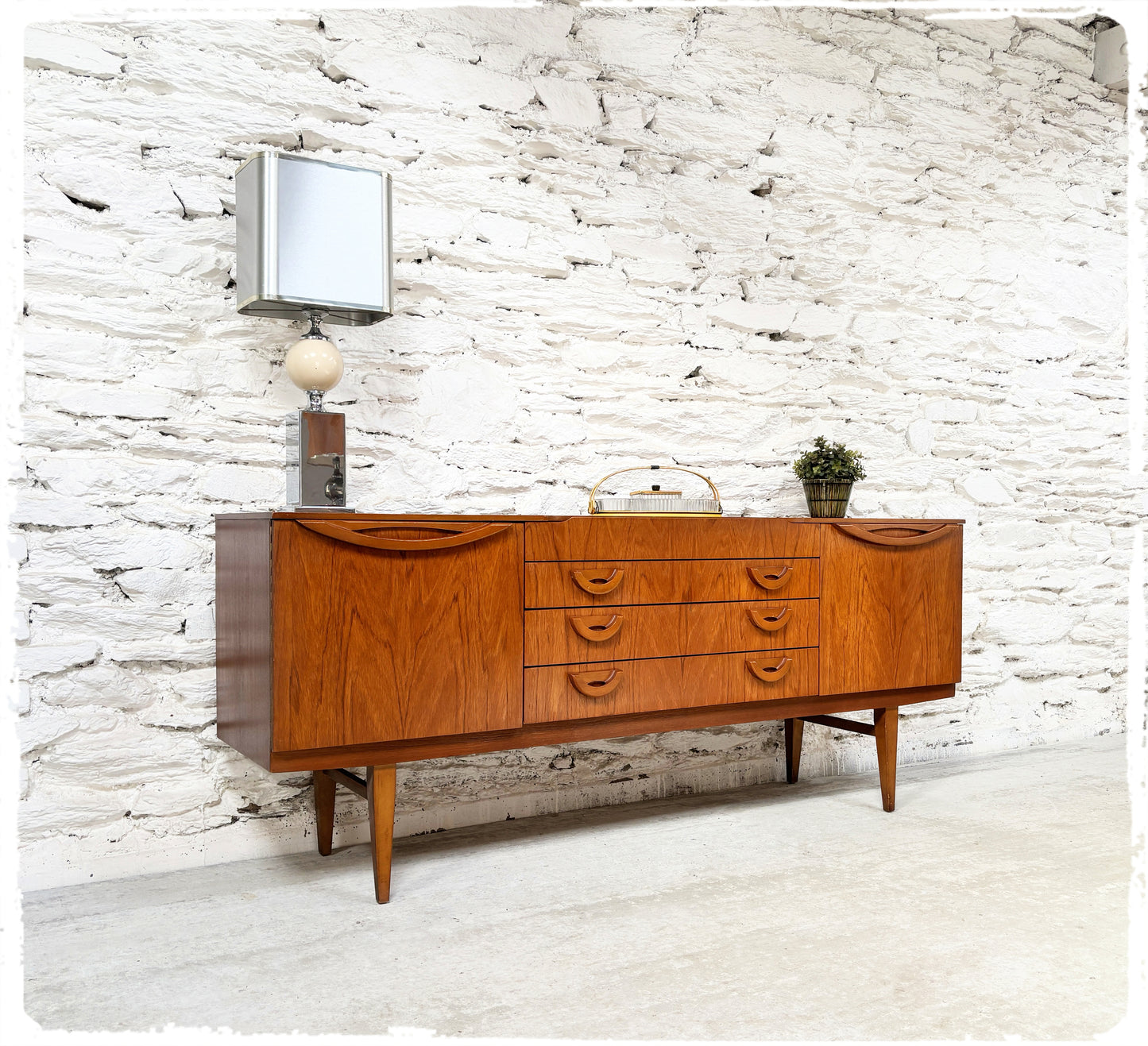 Enfilade Vintage Style Scandinave Beautility en Teck