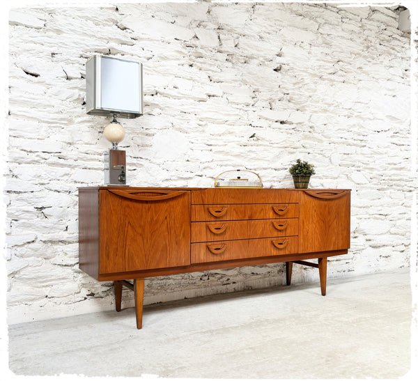 Enfilade Vintage Style Scandinave Beautility en Teck