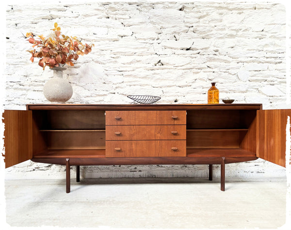 Enfilade Vintage en Teck & Afromosia White & Newton