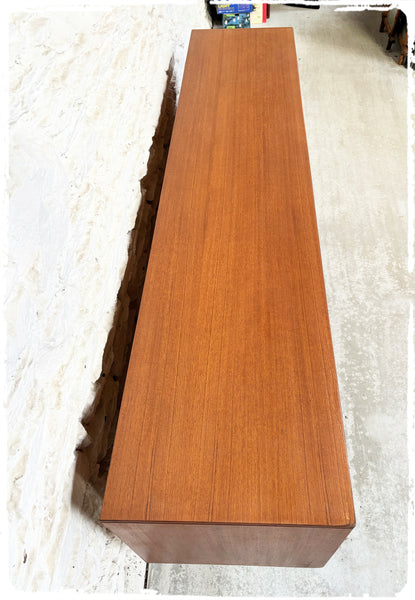 Enfilade Vintage en Teck & Afromosia White & Newton