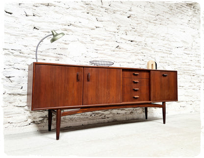 Enfilade Vintage G-PLAN BRASILIA en Teck & Afromosia