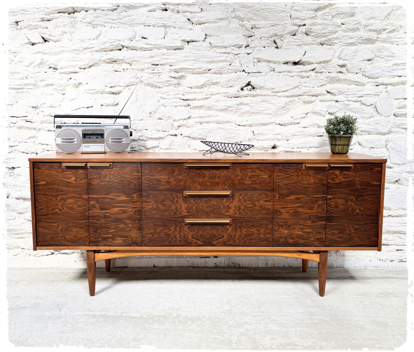 Enfilade Vintage Kent Coffey en Noyer et Teck