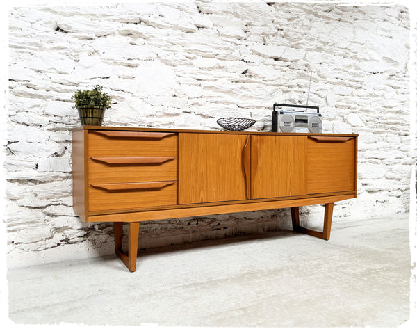 Enfilade Vintage Pieds Traineaux