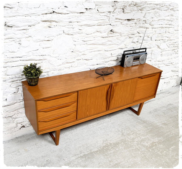 Enfilade Vintage Pieds Traineaux