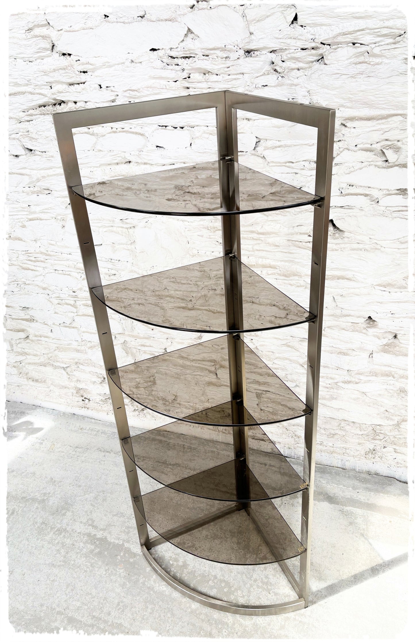 Grande Étagère Bibliothèque d'Angle Vintage Années 70  Métal Brossé et Verre Fumé