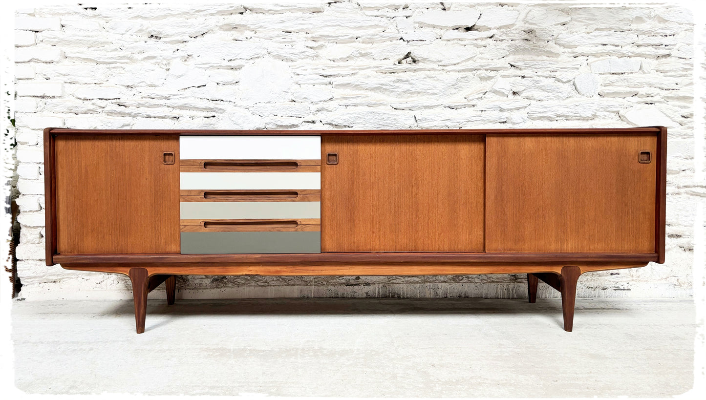 Grande Enfilade Vintage en Teck SIMAT