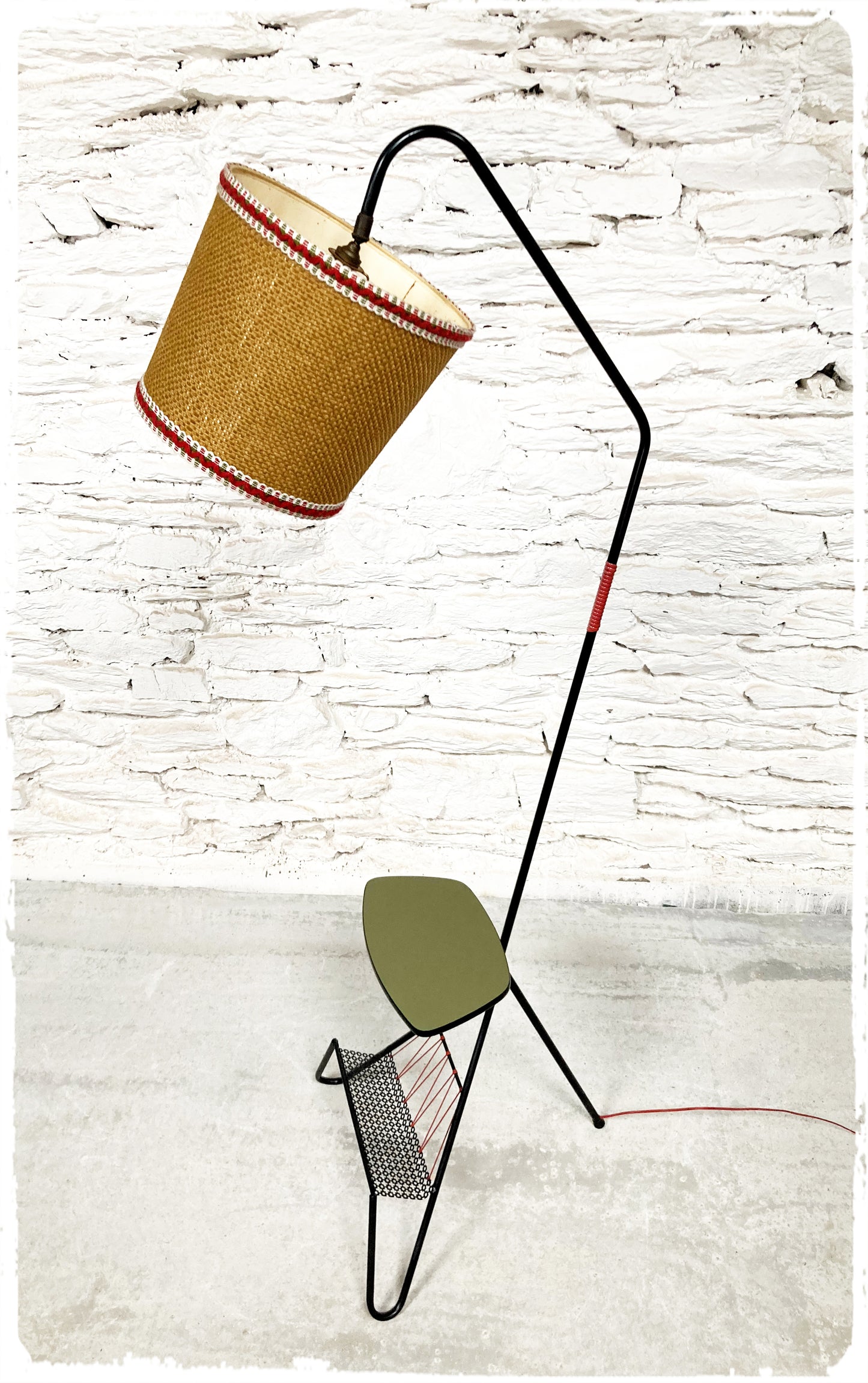 Lampadaire Liseuse Vintage Porte Revues Métal Perforé