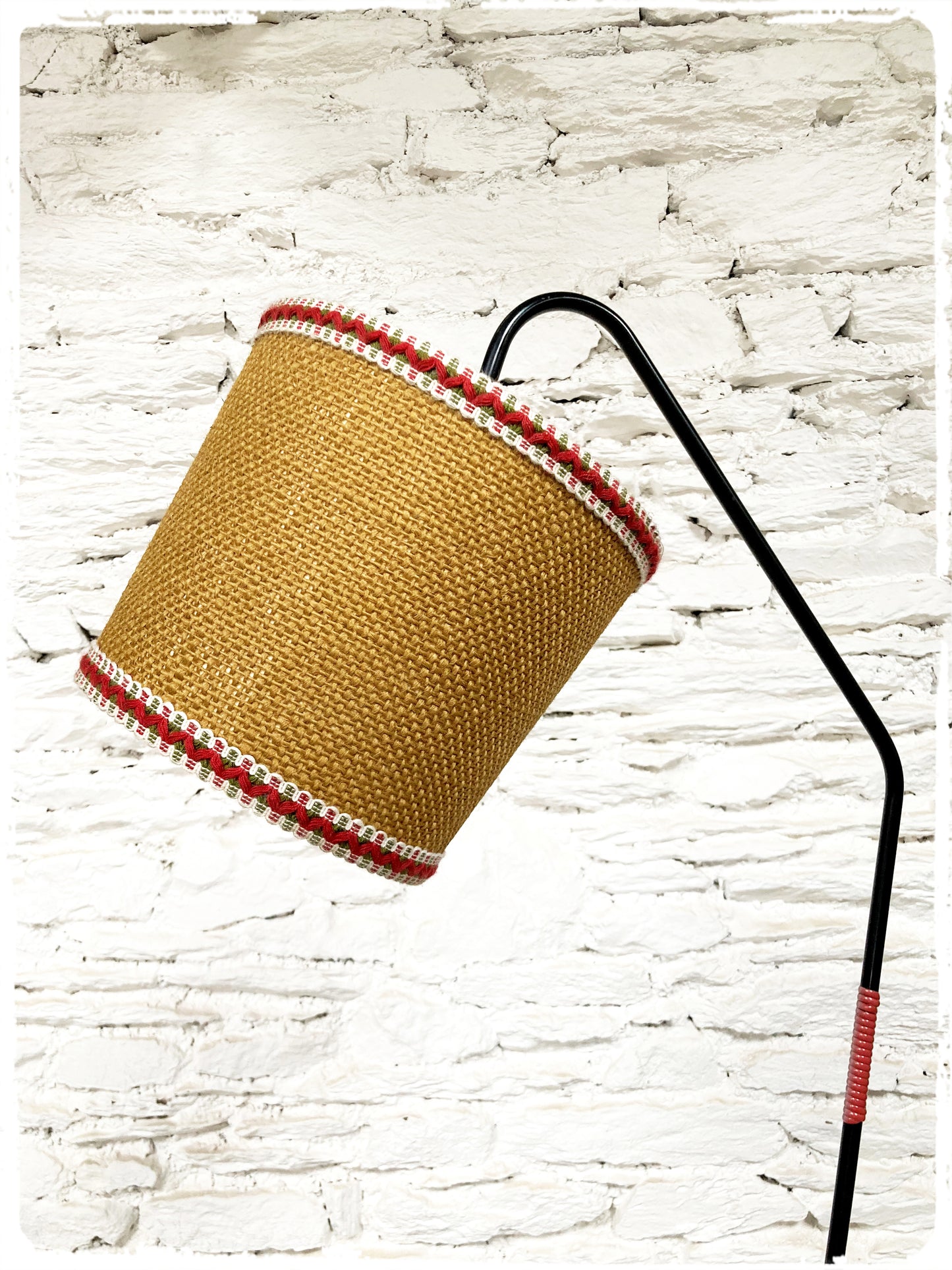 Lampadaire Liseuse Vintage Porte Revues Métal Perforé