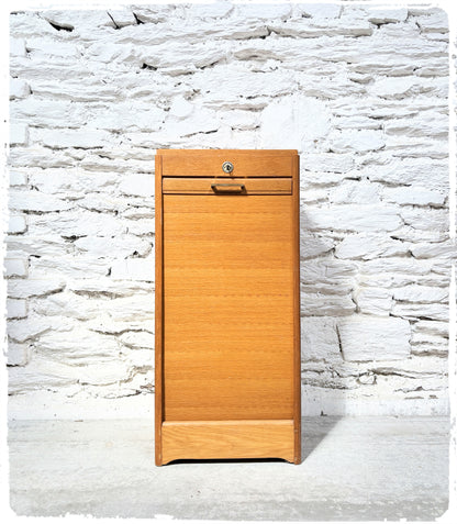 Meuble Bas Classeur Simple Vintage à Rideau en Bois Doré