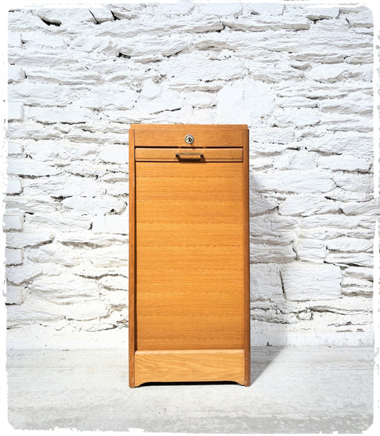 Meuble Bas Classeur Simple Vintage à Rideau en Bois Doré