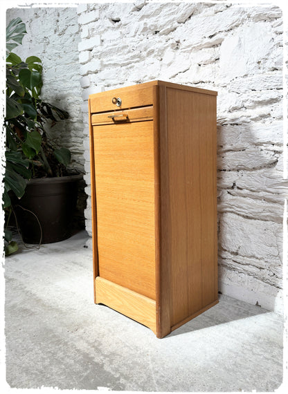 Meuble Bas Classeur Simple Vintage à Rideau en Bois Doré