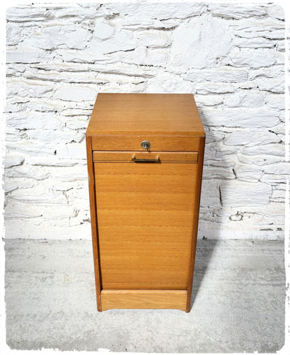Meuble Bas Classeur Simple Vintage à Rideau en Bois Doré