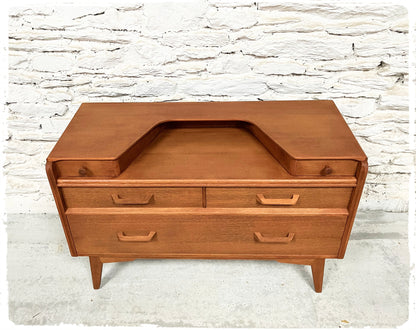 Meuble Bas Commode Vintage Pieds Compas en Teck G PLAN