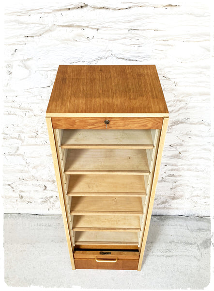 Meuble Classeur Simple Vintage à Rideau en Bois