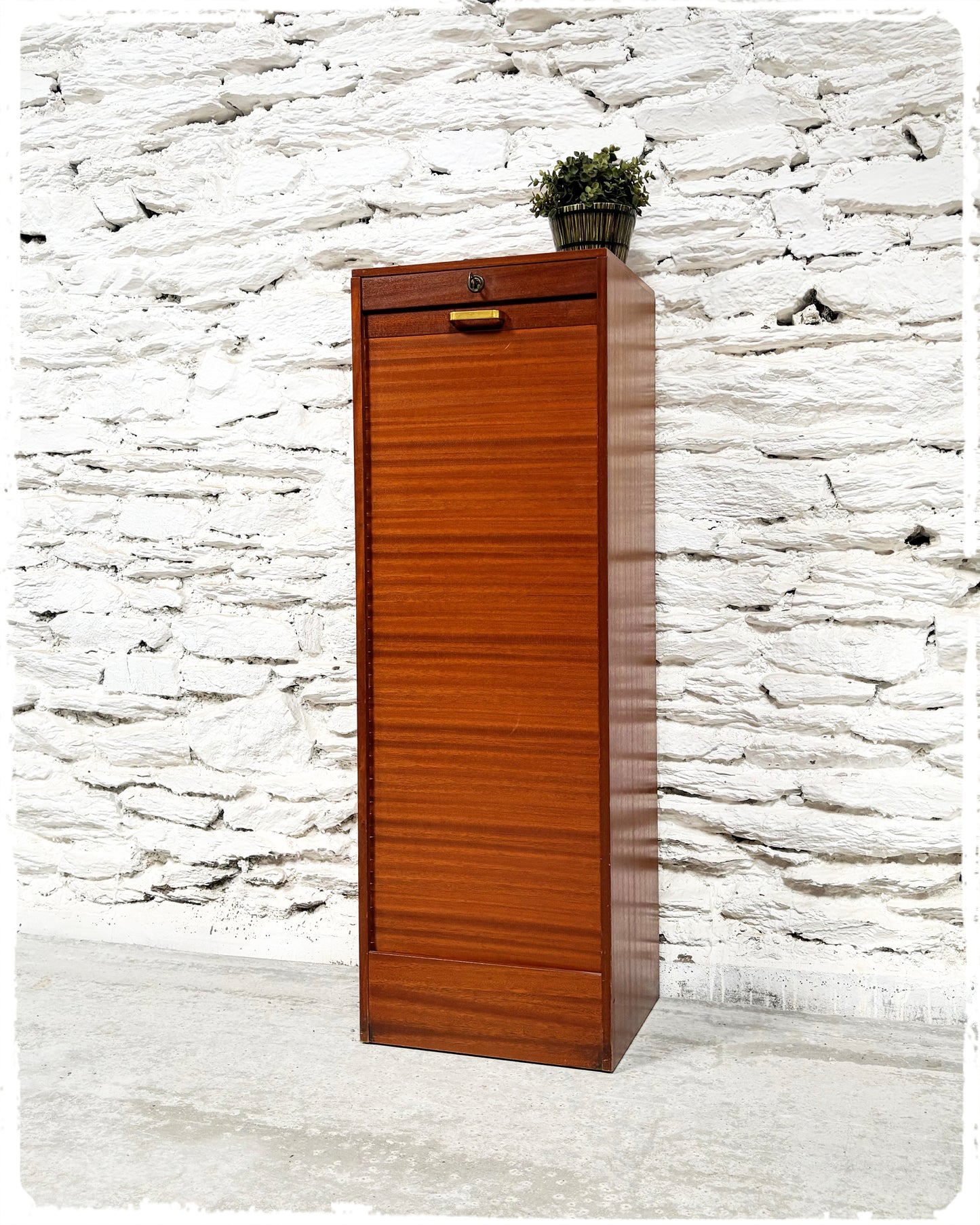 Meuble Classeur Simple Vintage à Rideau en Bois Exotique