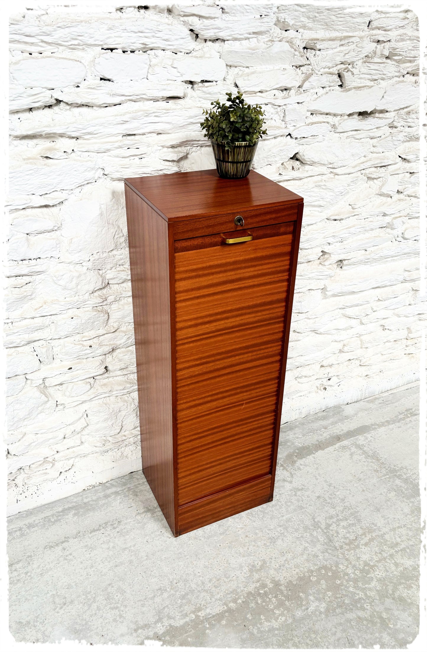 Meuble Classeur Simple Vintage à Rideau en Bois Exotique