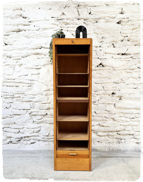 Meuble Classeur Simple Vintage à Rideau en Bois Doré