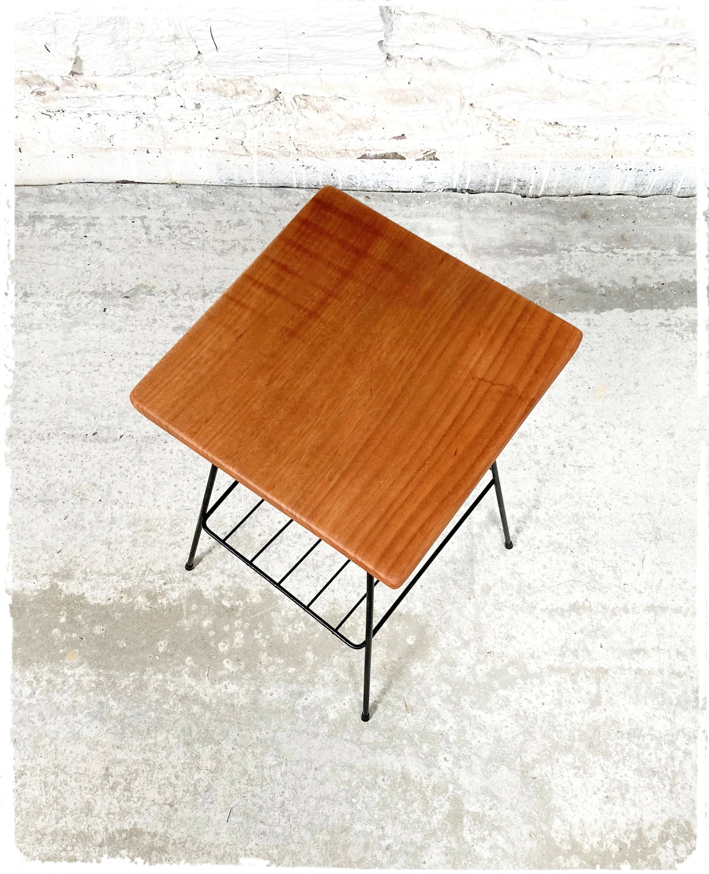 Meuble d'Appoint Bout de Canapé Vintage Moderniste