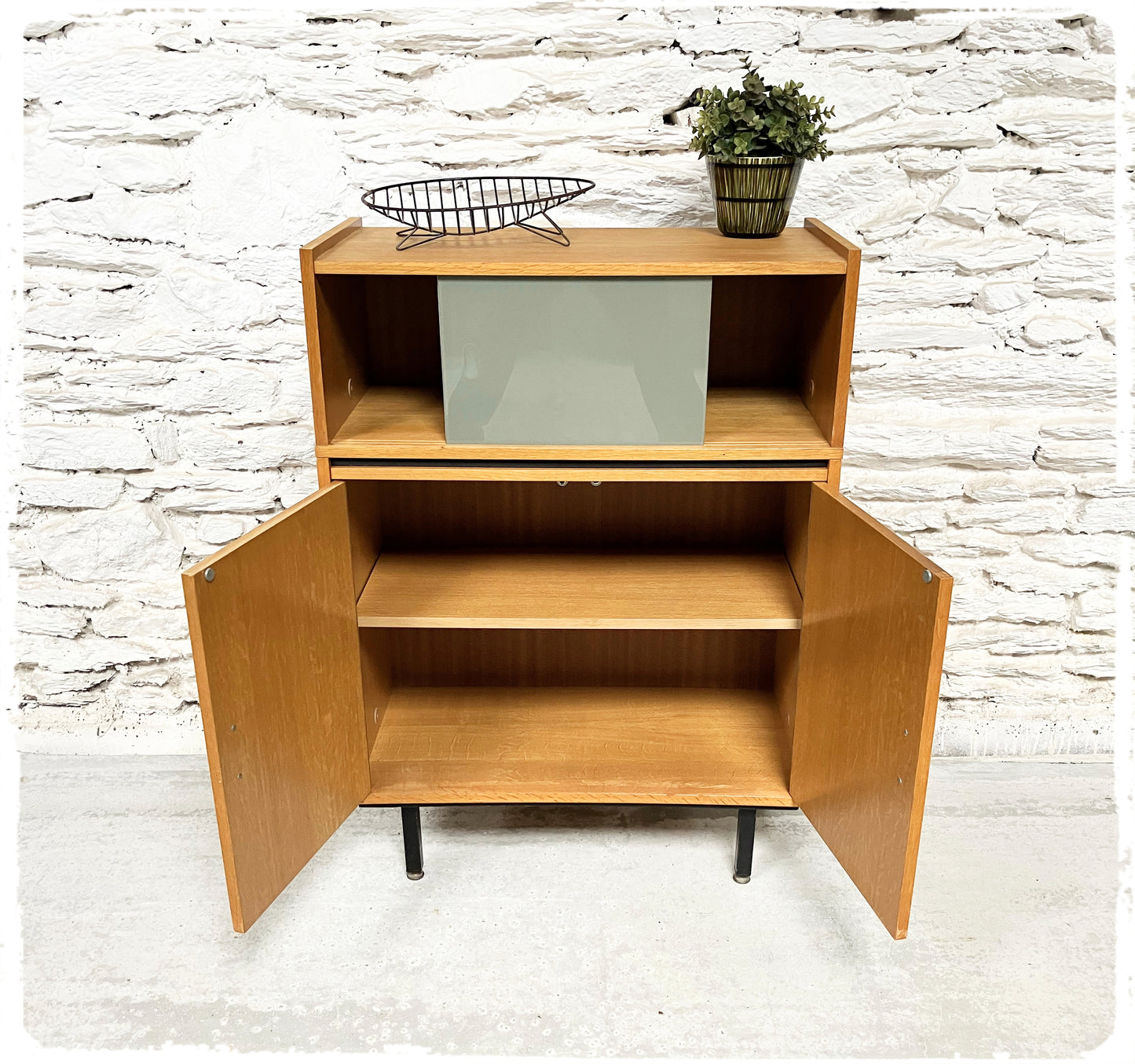 Meuble Rangement Vitrine Vintage Moderniste Pieds Métal