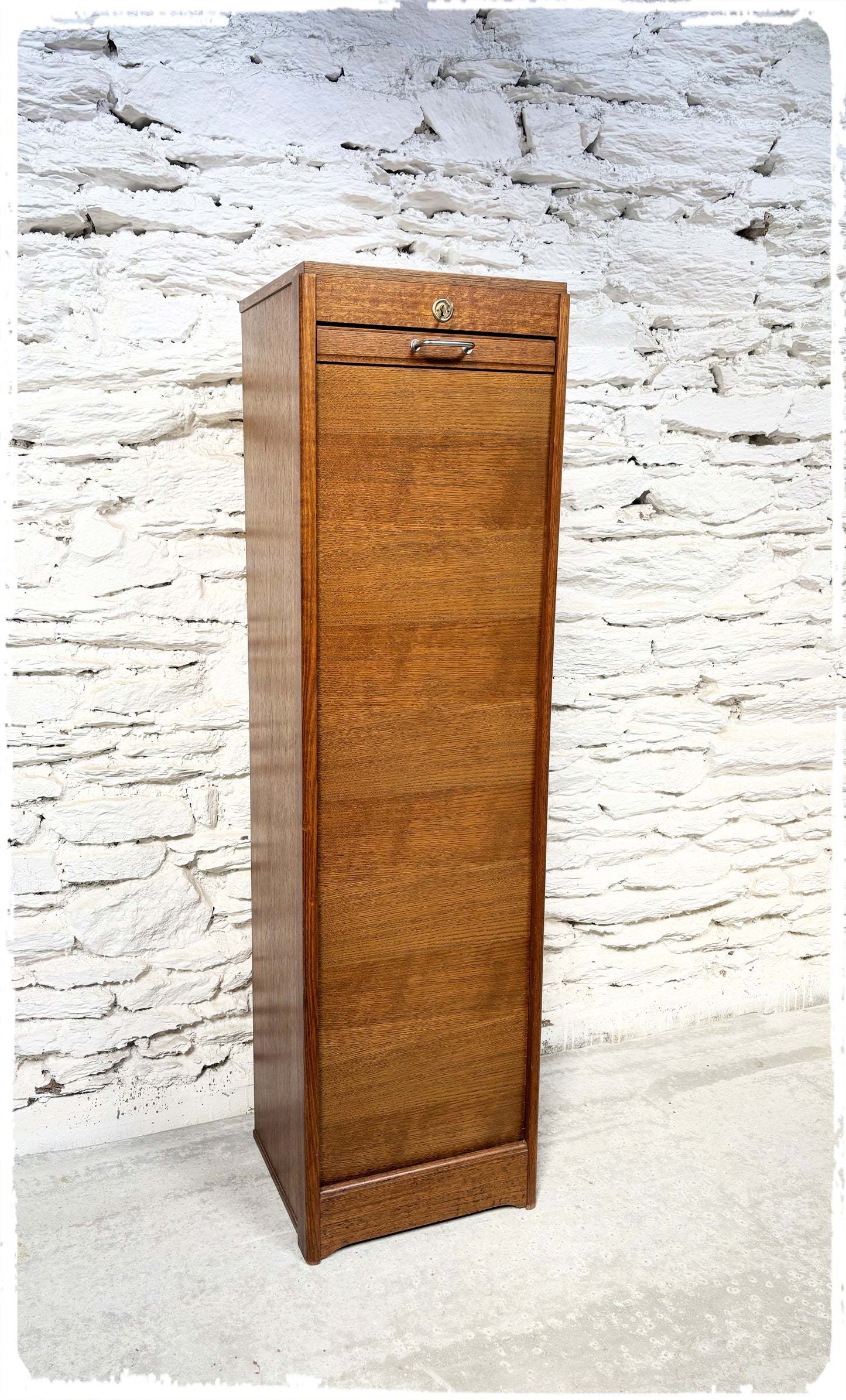 Grand Meuble Classeur Simple Vintage à Rideau