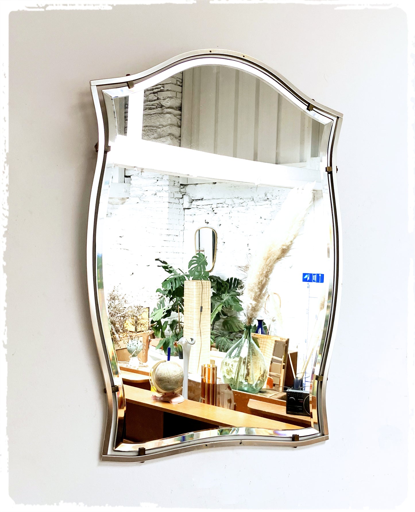 Miroir Biseauté Vintage Moderniste Forme Libre Blason Métal Argenté