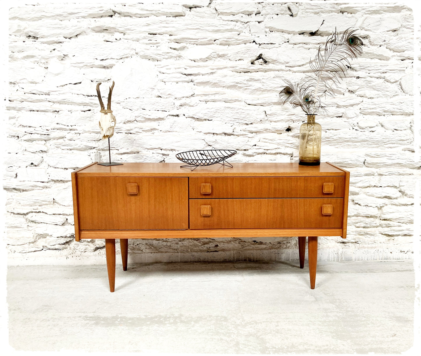 Petite Enfilade Basse Vintage Style Scandinave en Teck